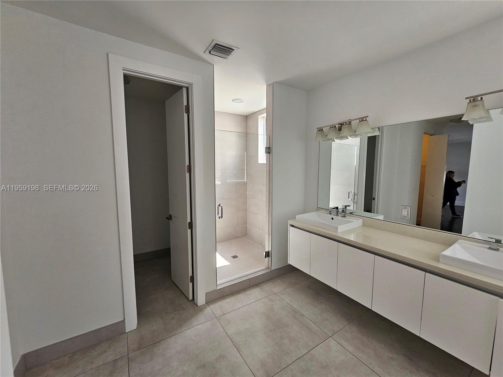 A11959198 Property Photo 19
