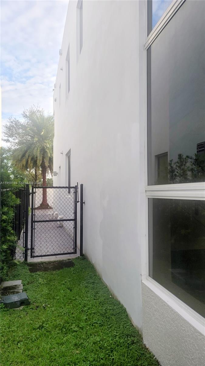 A11959198 Property Photo 31