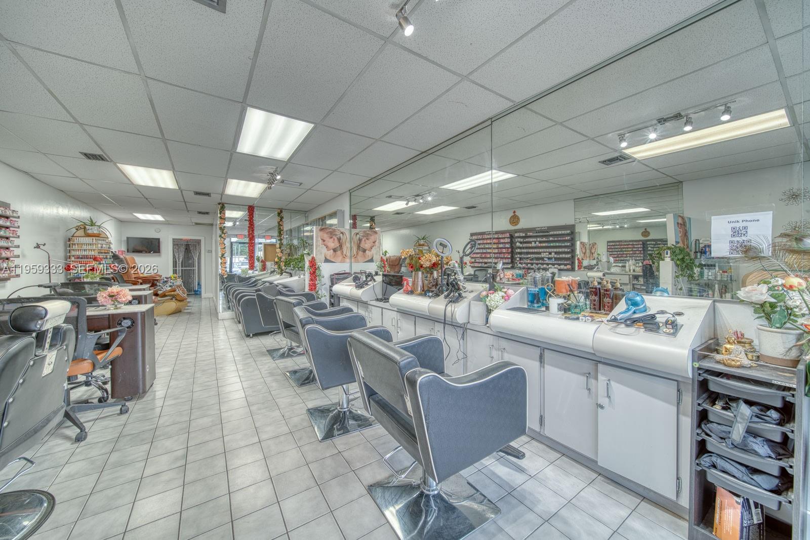 Full-service Beauty Salon For Sale In Sweetwater Property Photo 3