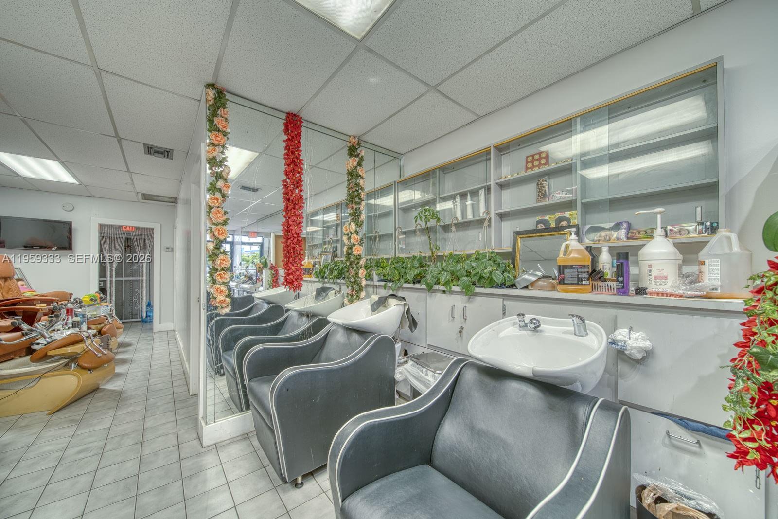 Full-service Beauty Salon For Sale In Sweetwater Property Photo 6
