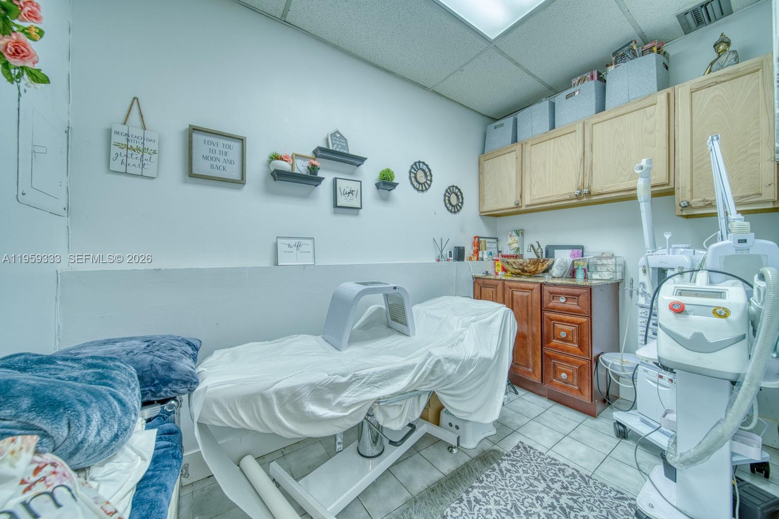 Full-service Beauty Salon For Sale In Sweetwater Property Photo 11