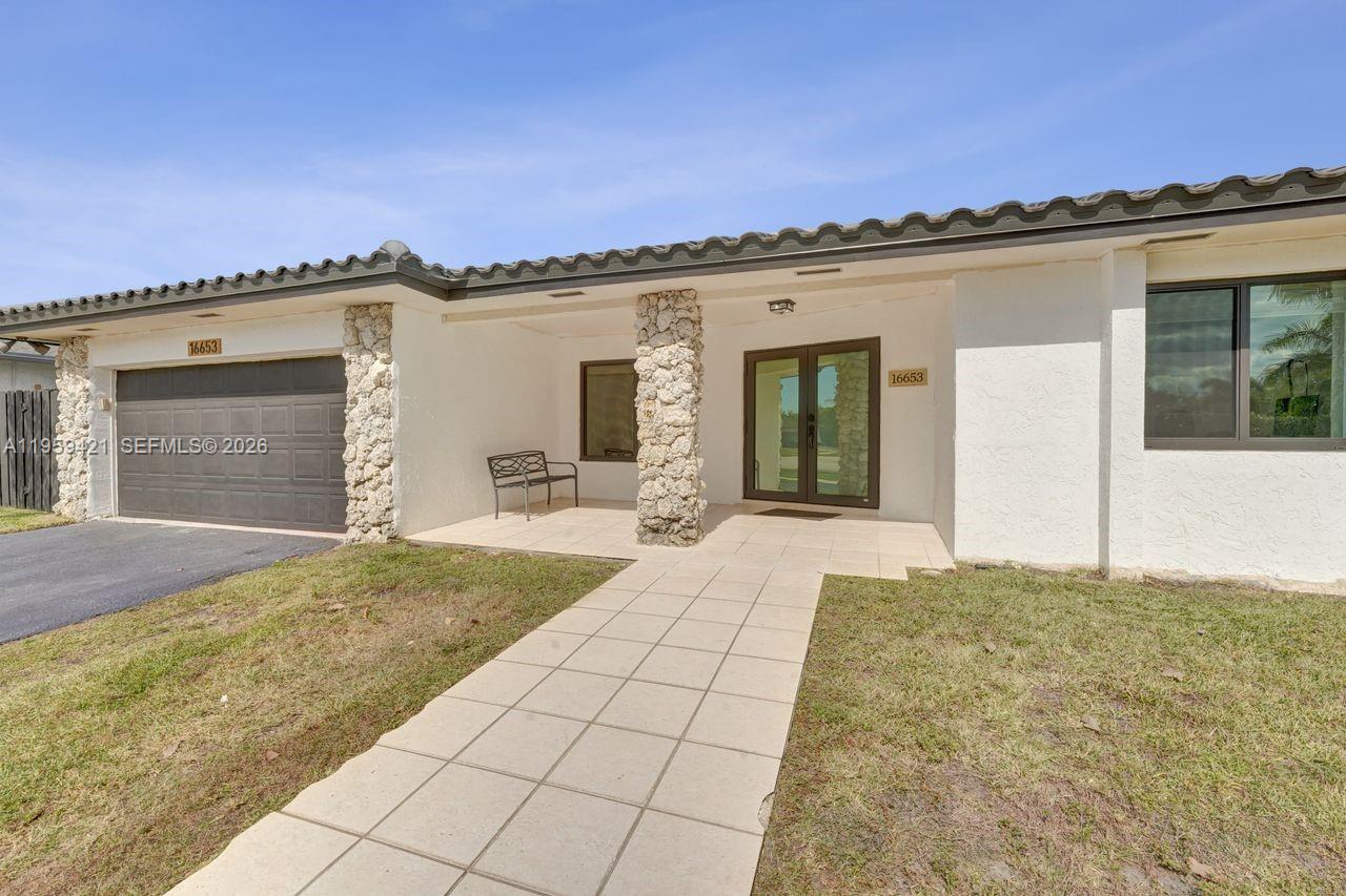 16653 Golfview Drive Property Photo 6