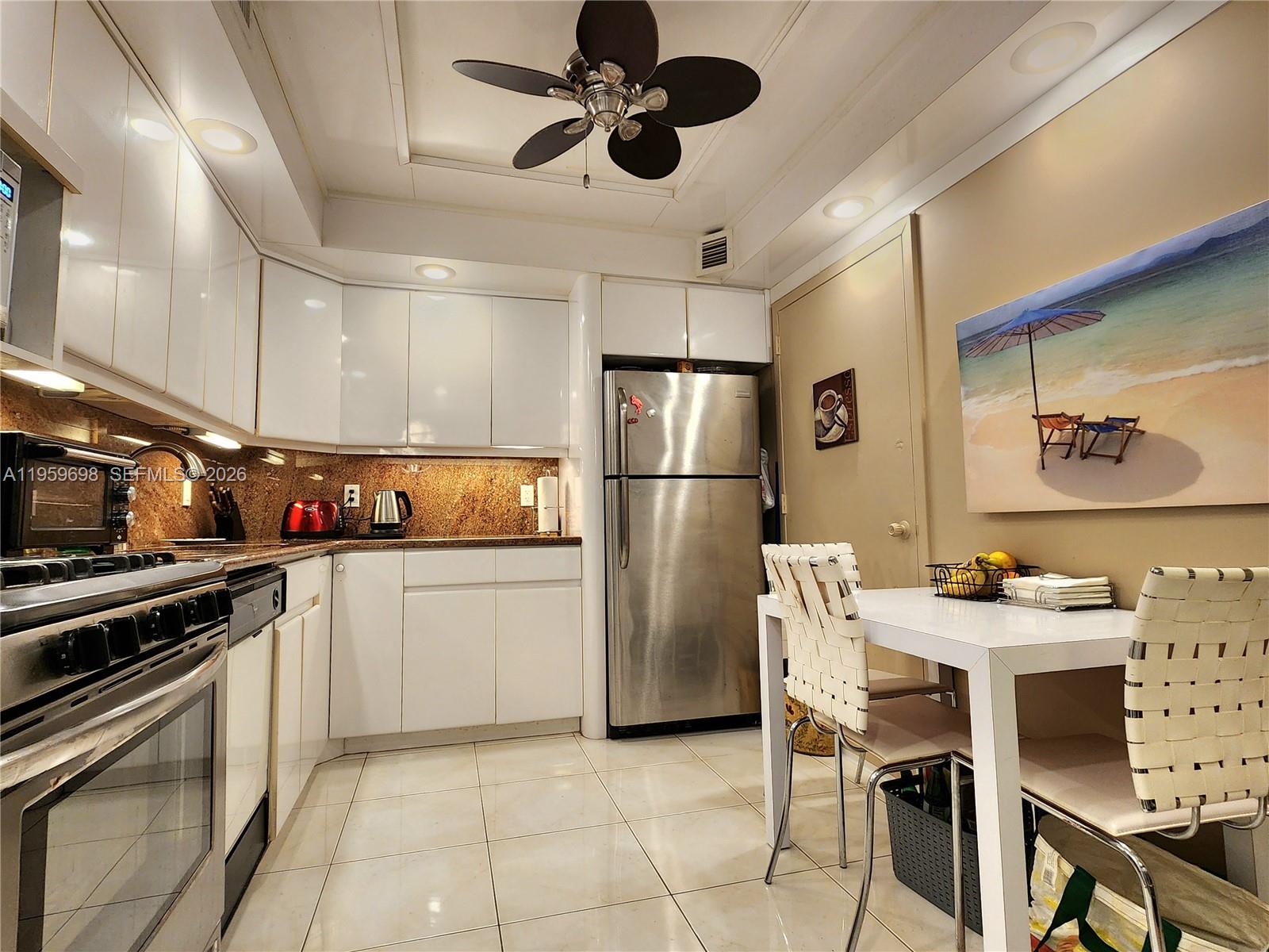 2030 S Ocean Drive 823 Property Photo 15