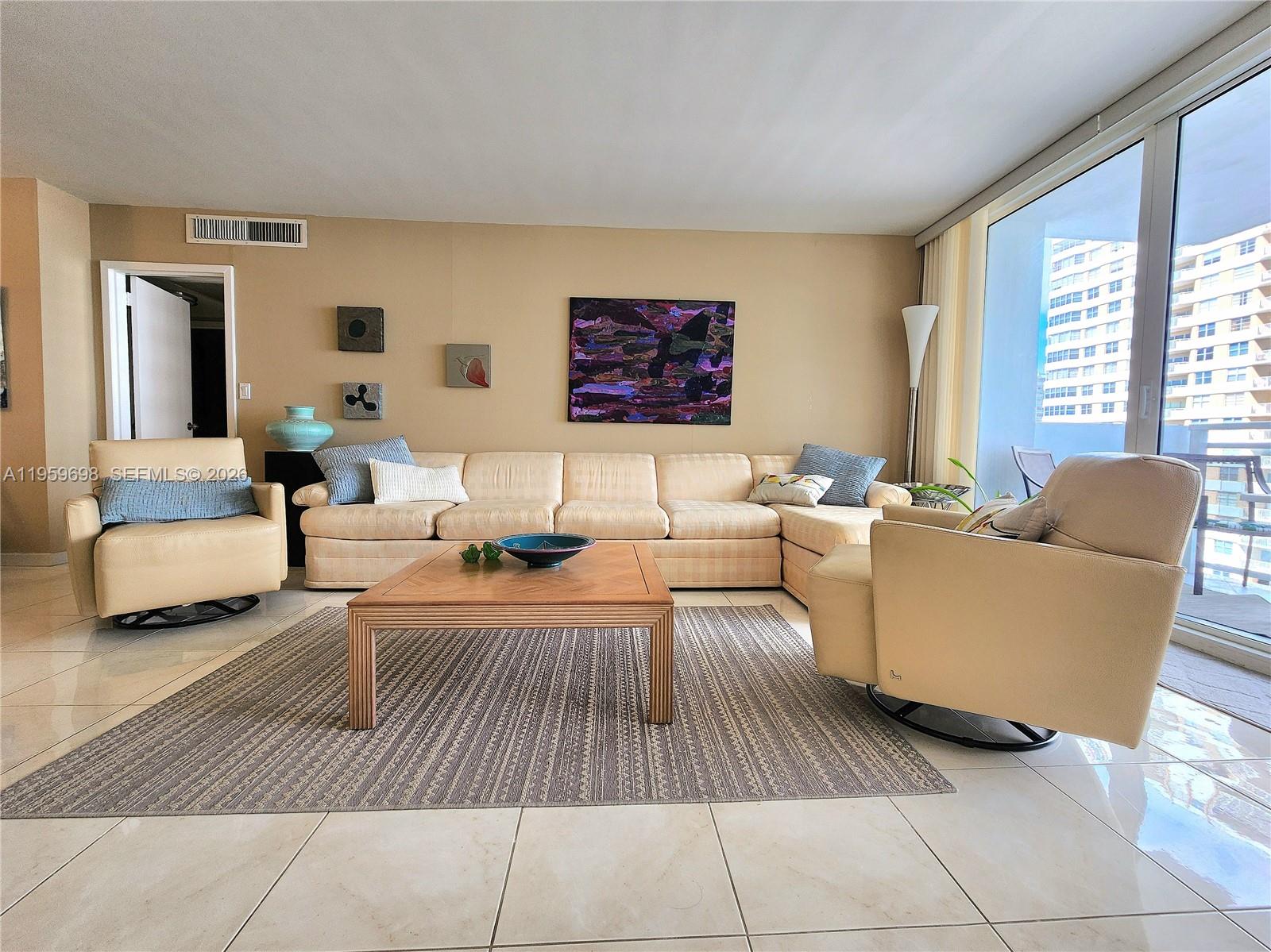 2030 S Ocean Drive 823 Property Photo 20