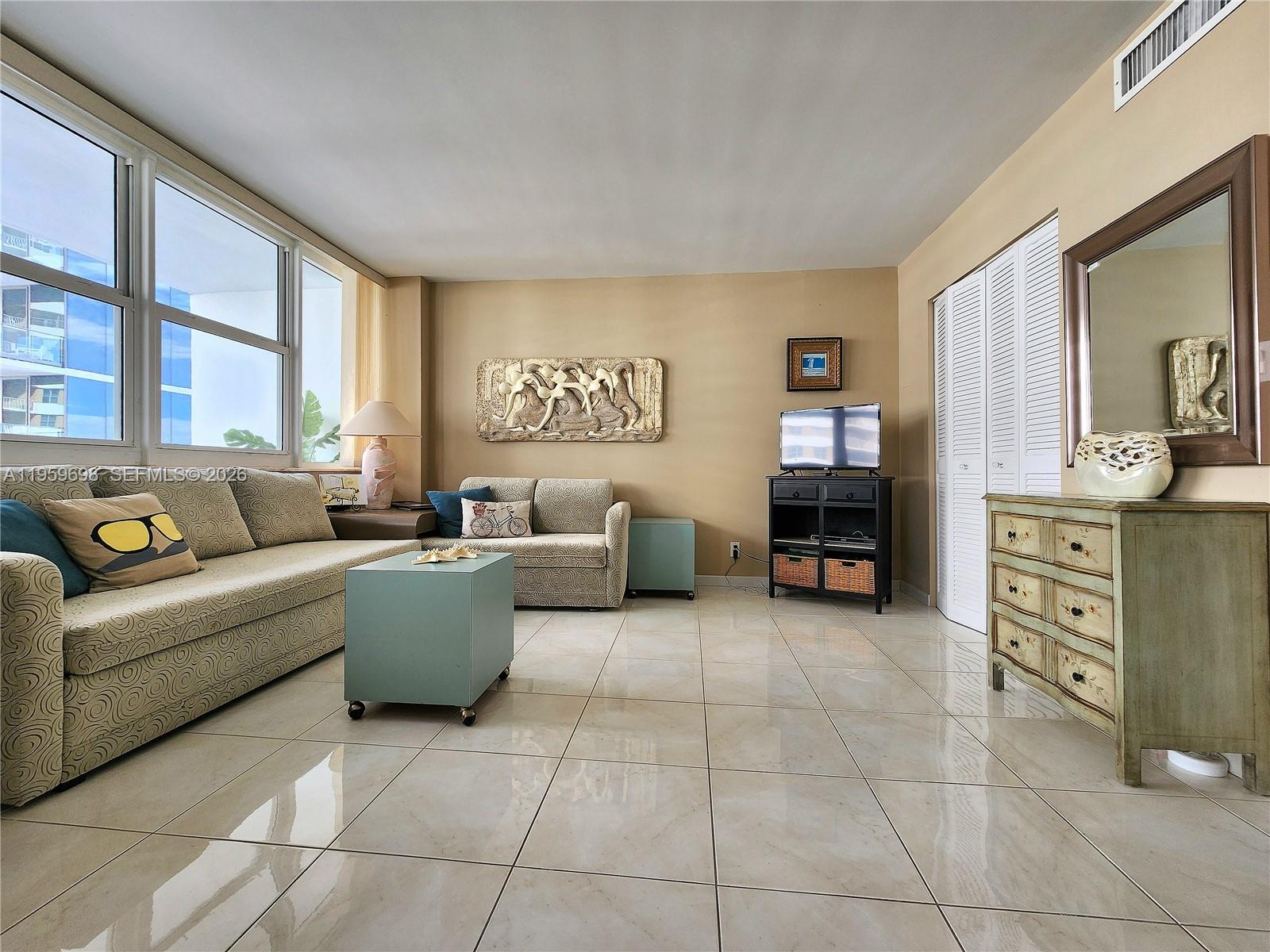 2030 S Ocean Drive 823 Property Photo 22