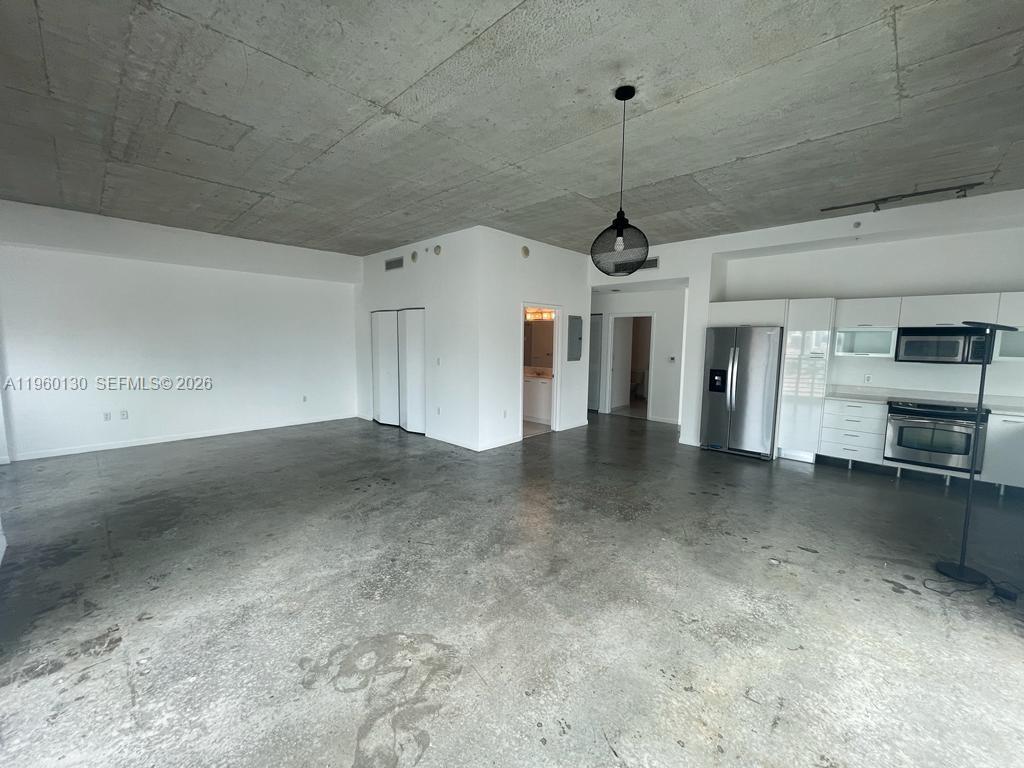 133 Ne 2 Avenue 1813 Property Photo 2