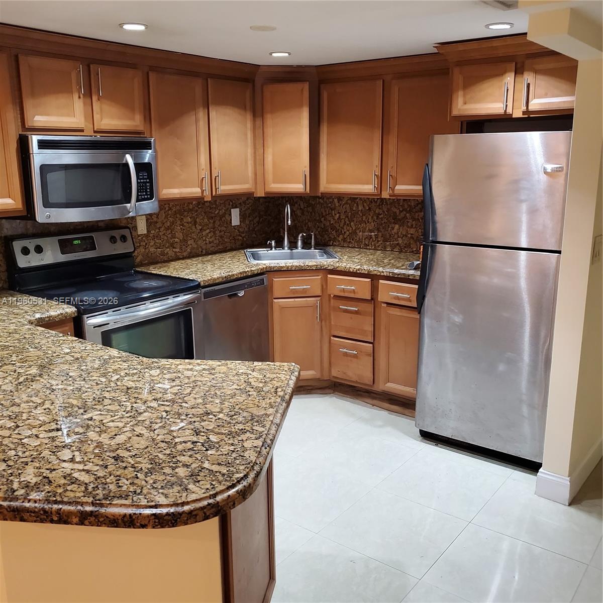 800 Parkview Drive 416 Property Photo 6