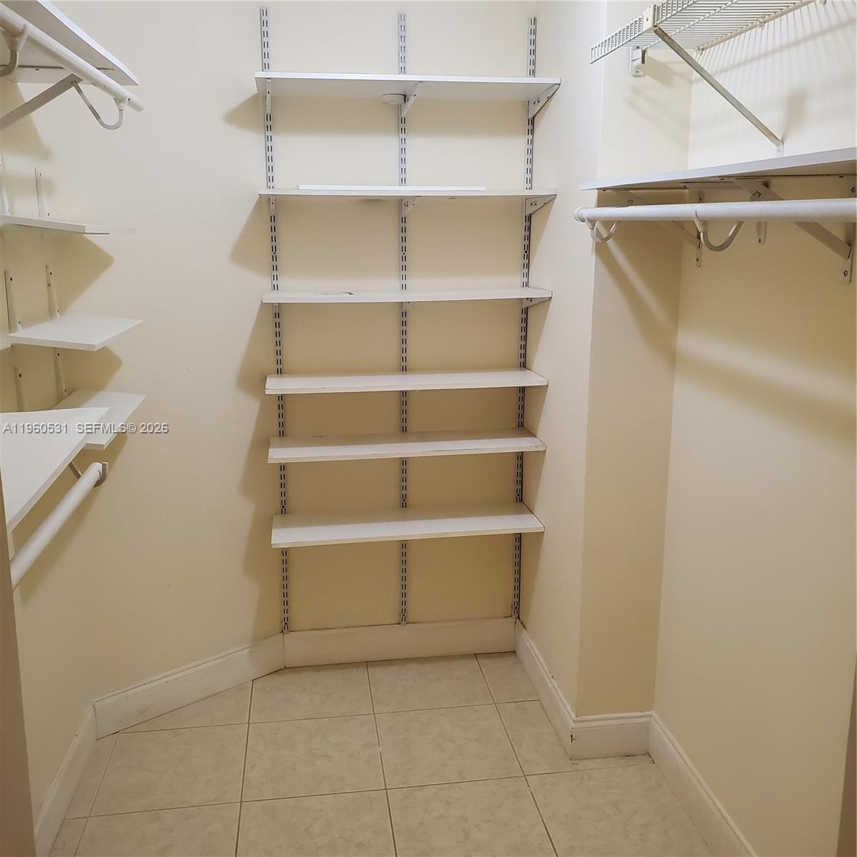 800 Parkview Drive 416 Property Photo 12