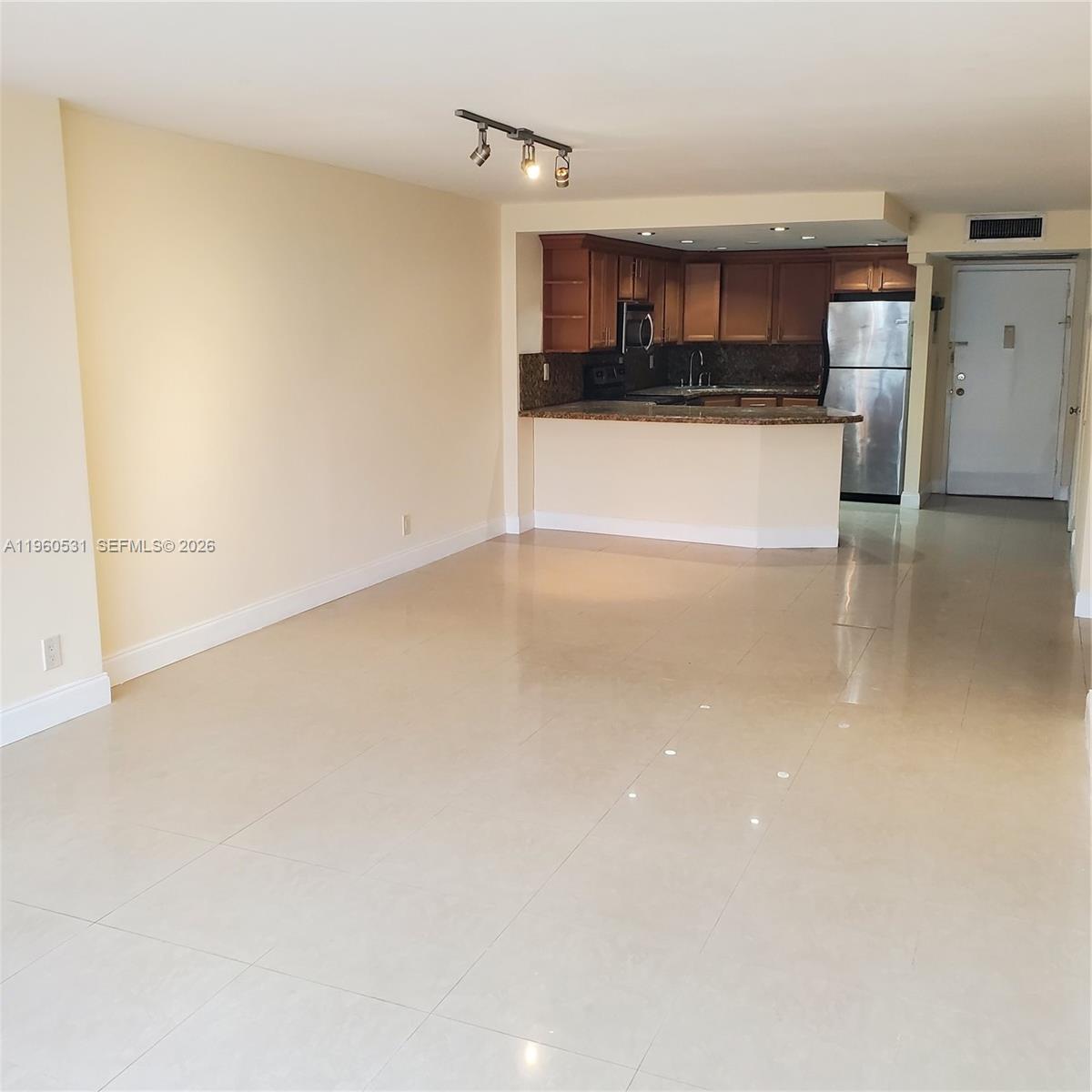 800 Parkview Drive 416 Property Photo 14