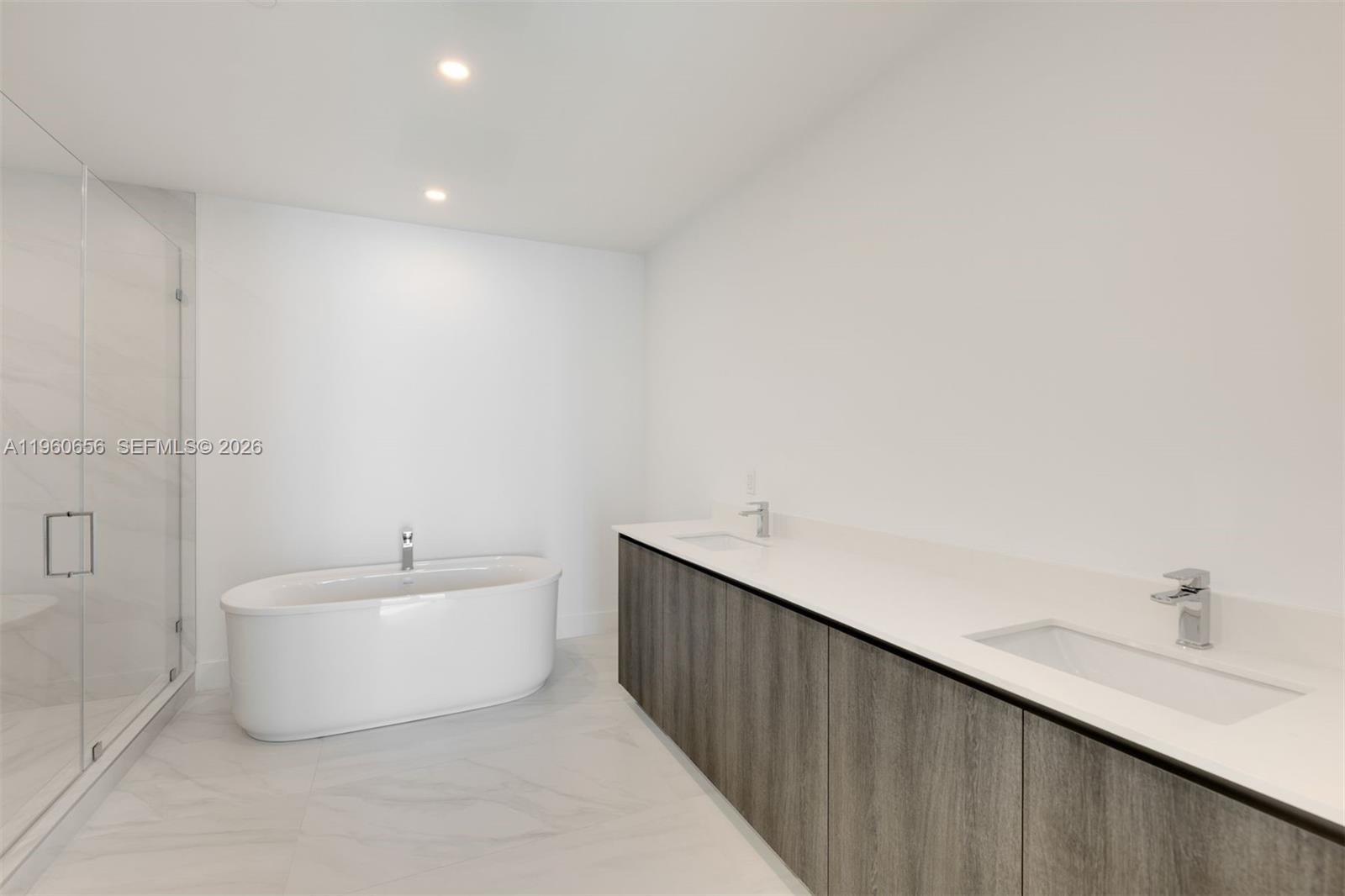 17550 Collins Avenue 505 Property Photo 10