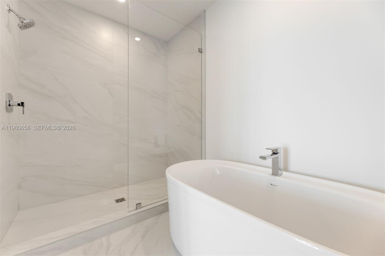 17550 Collins Avenue 505 Property Photo 11