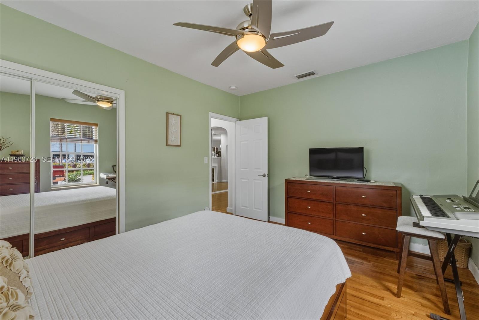 A11960723 Property Photo 23