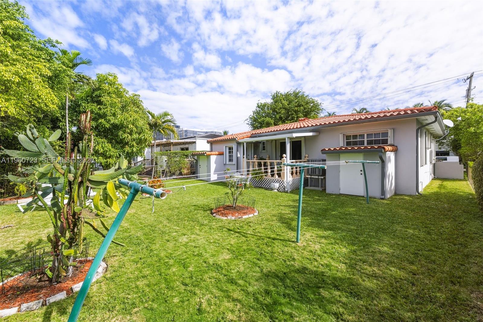 A11960723 Property Photo 33