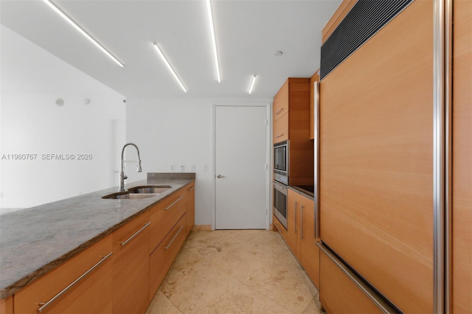 475 Brickell Avenue 3513 Property Photo 5