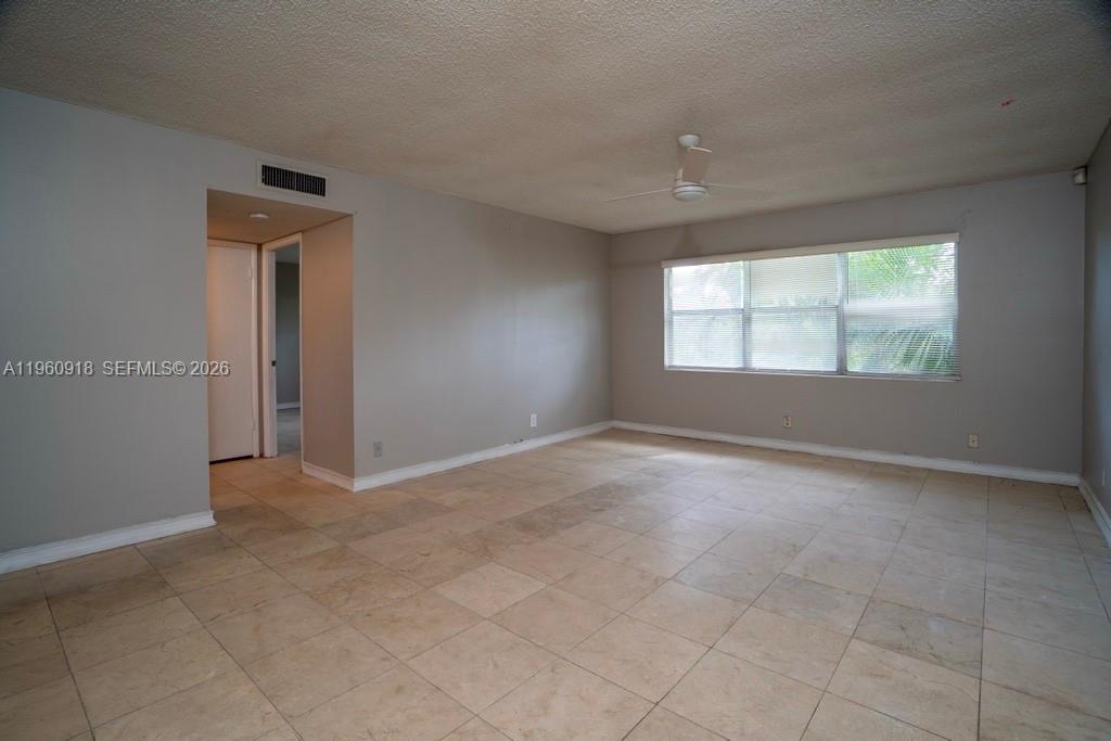 550 Se 2nd Avenue G25 Property Photo 9