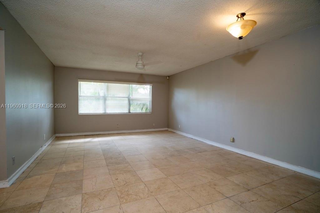 550 Se 2nd Avenue G25 Property Photo 11