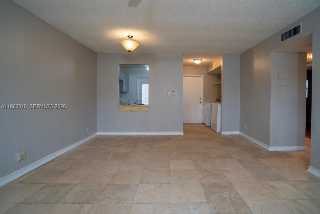 550 Se 2nd Avenue G25 Property Photo 13