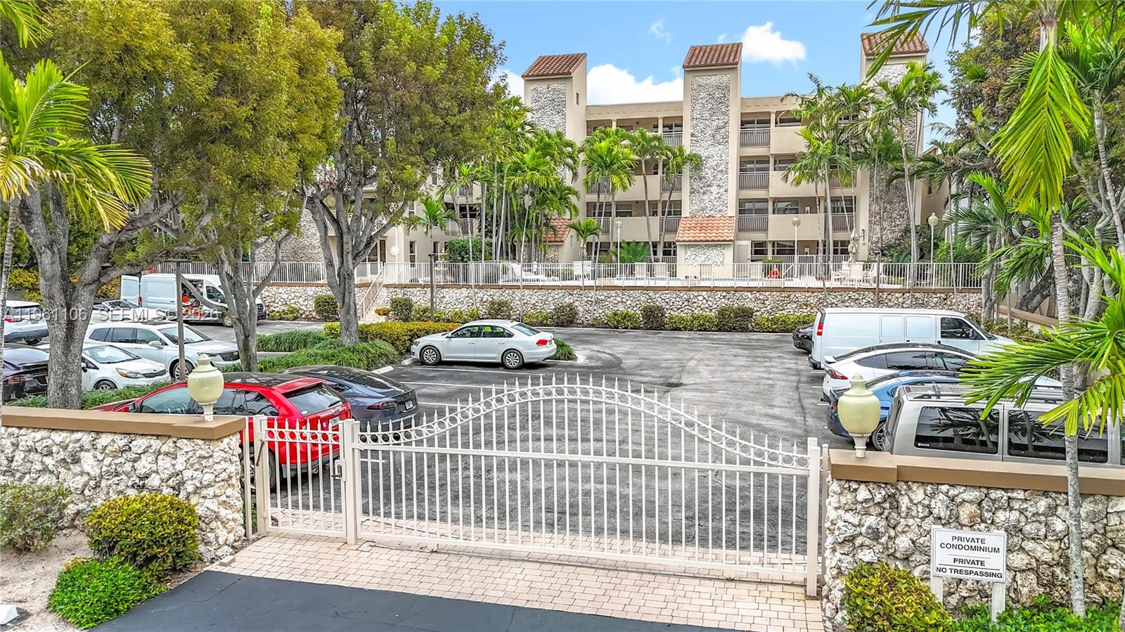1710 S Ocean Lane 404 Property Photo 4