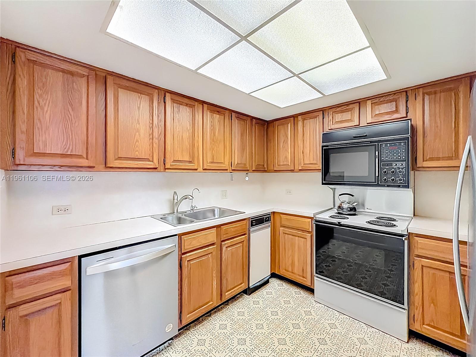 1710 S Ocean Lane 404 Property Photo 17