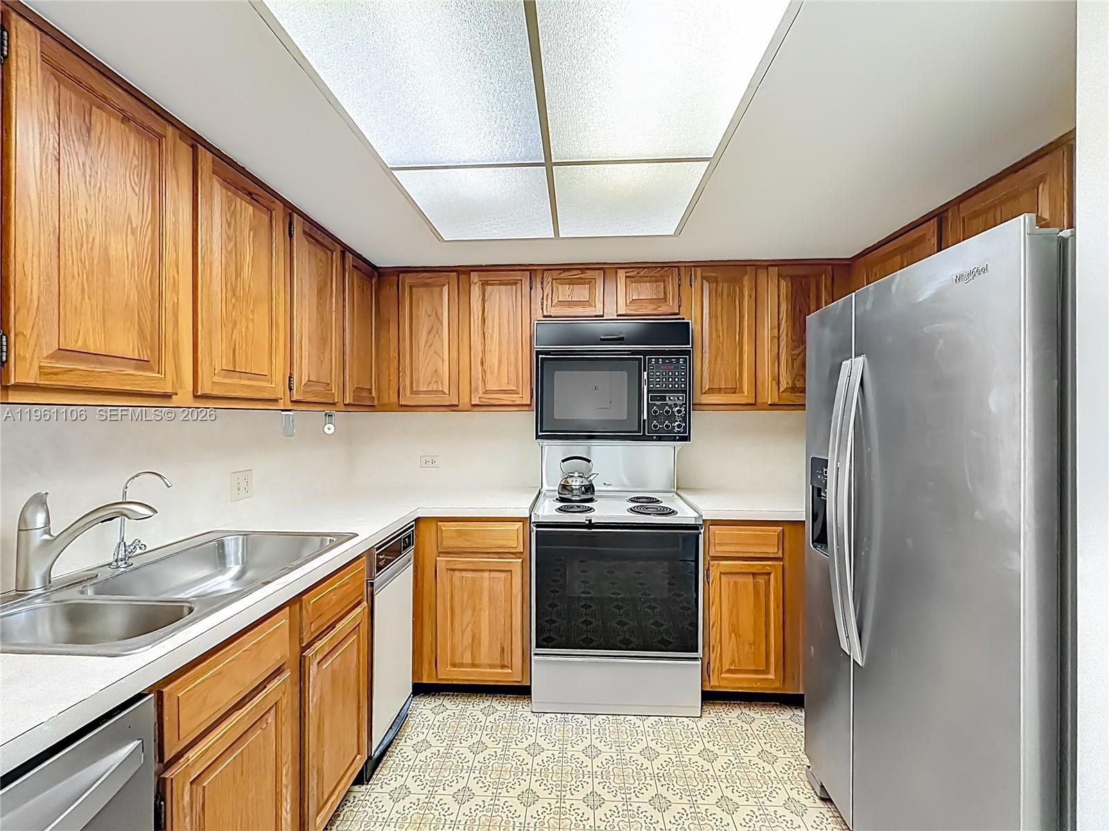1710 S Ocean Lane 404 Property Photo 18
