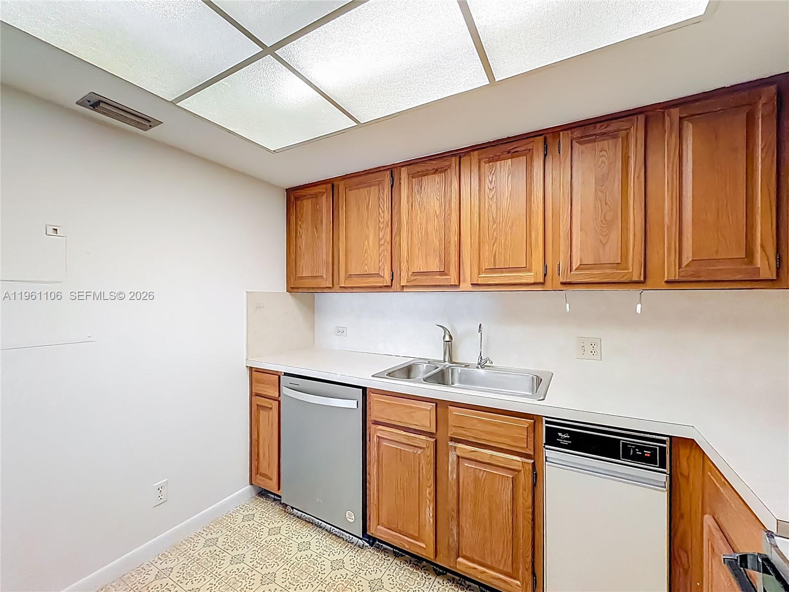 1710 S Ocean Lane 404 Property Photo 21