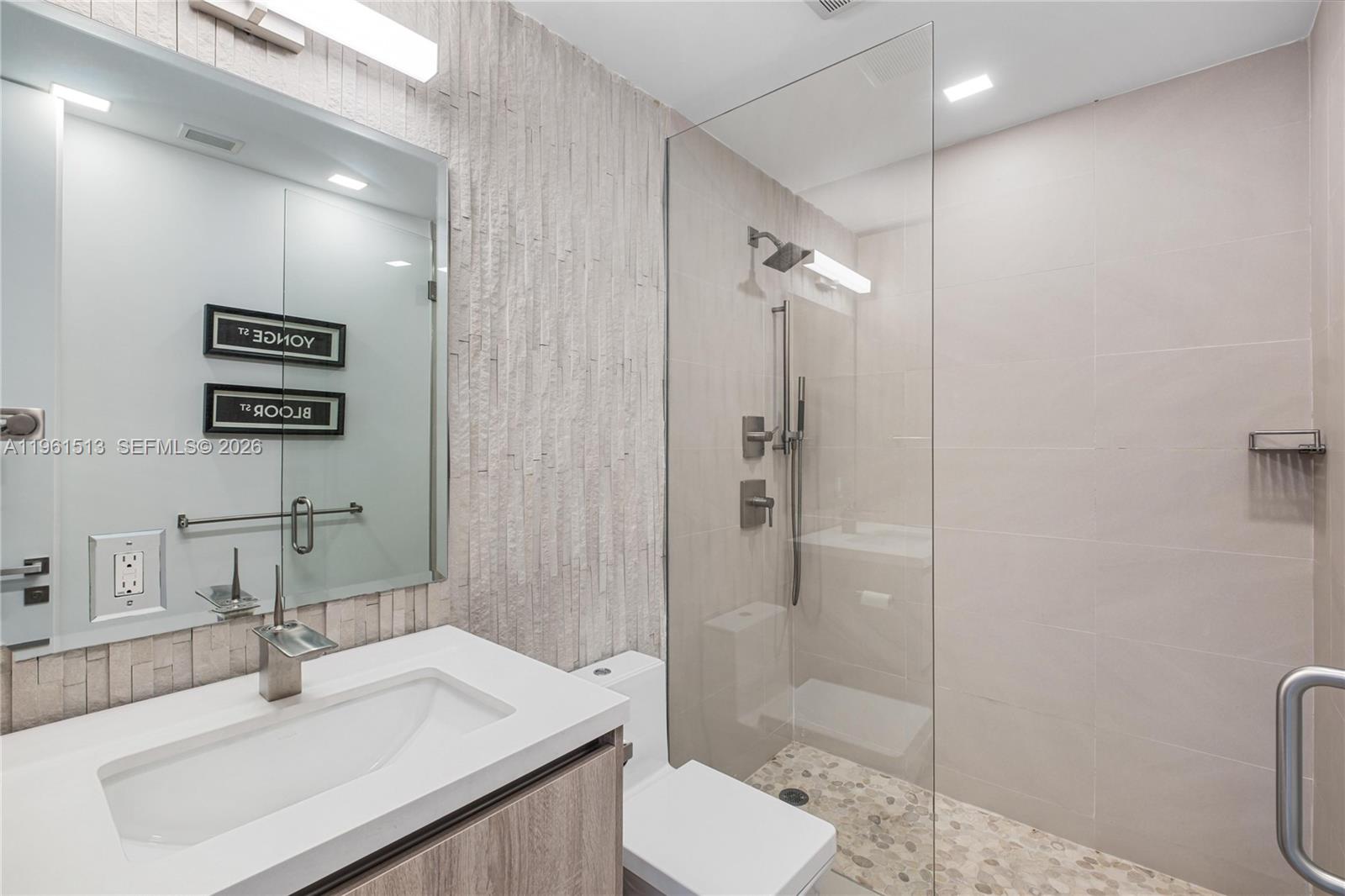 1000 Venetian Way 403 Property Photo 15