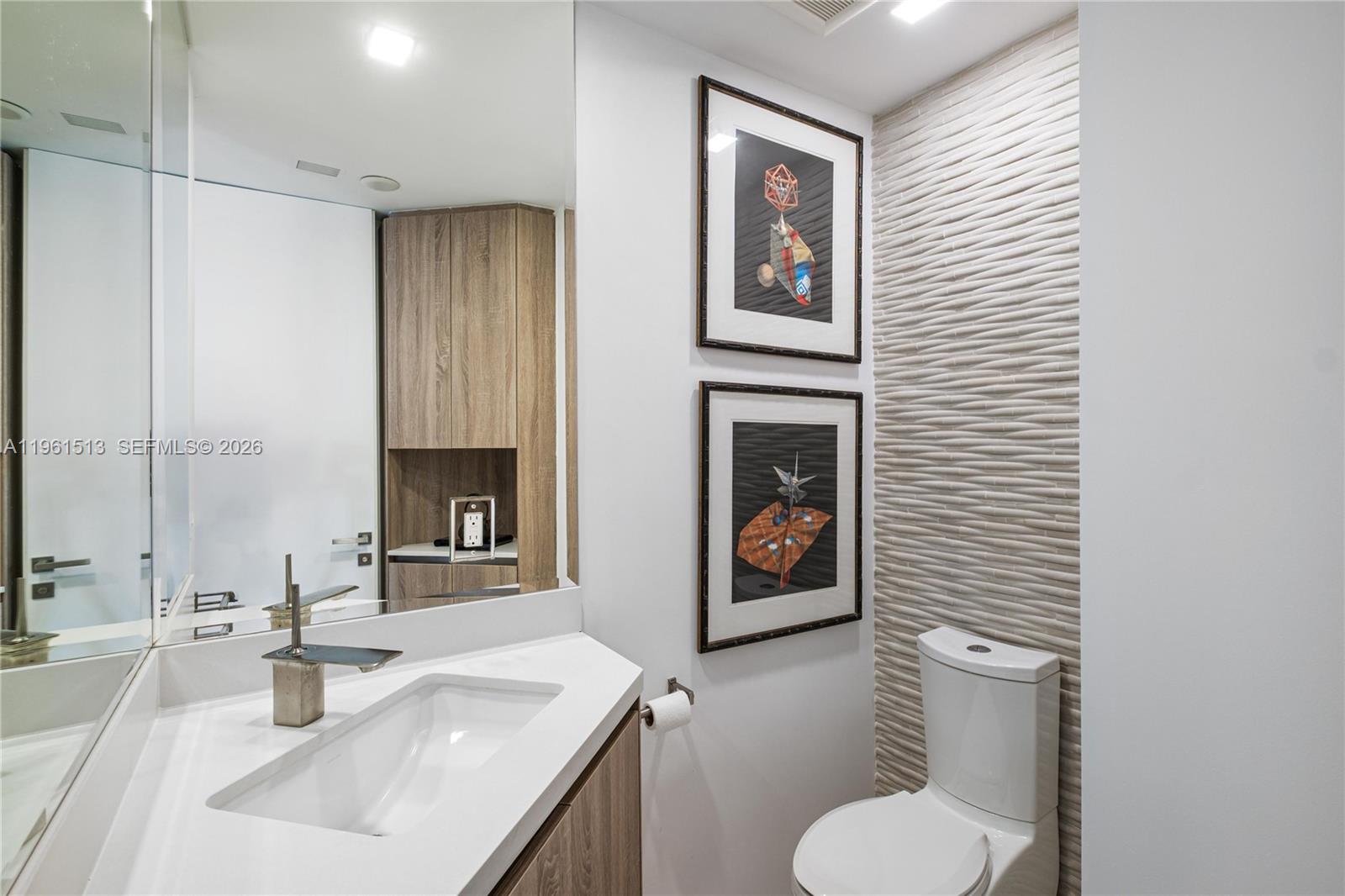 1000 Venetian Way 403 Property Photo 17