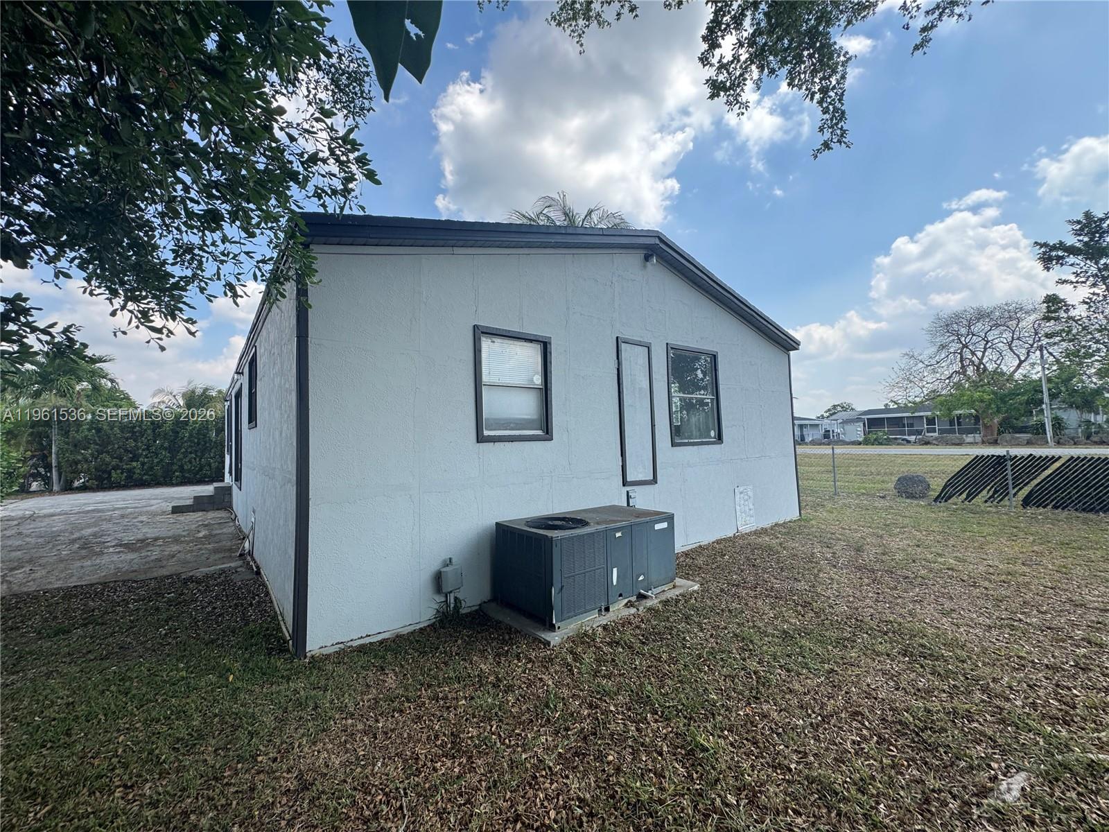 19800 Sw 180th Avenue 379 Property Photo 2