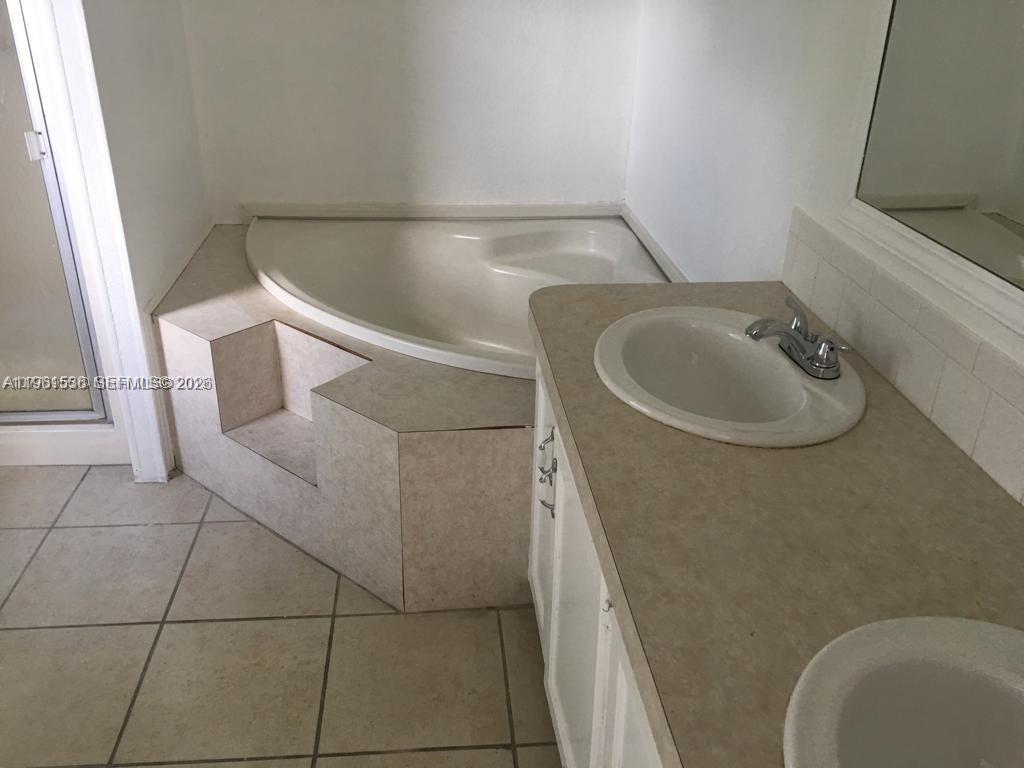 19800 Sw 180th Avenue 379 Property Photo 8