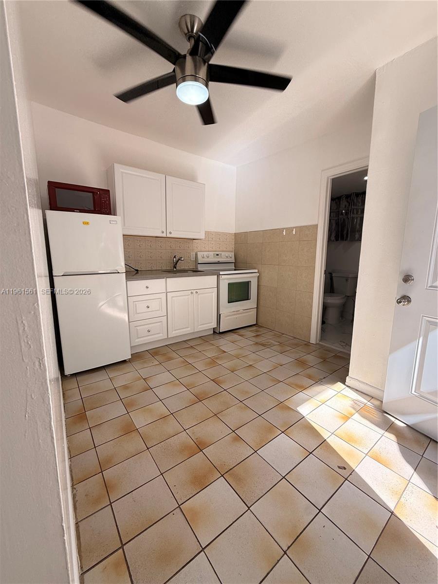 1037 SW 20th Avenue 2 Property Photo 1