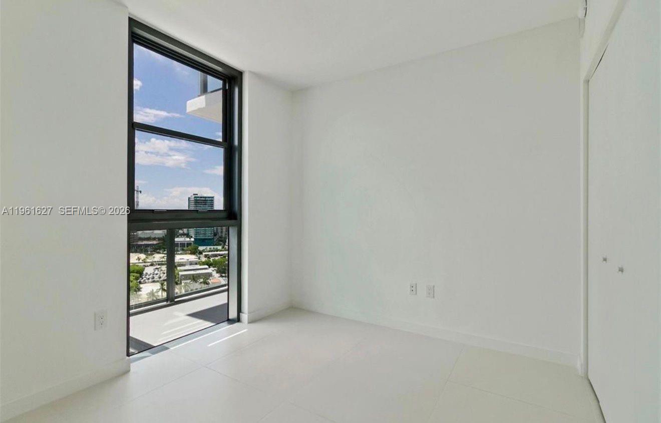 501 Ne 31st Street 1808 Property Photo 2
