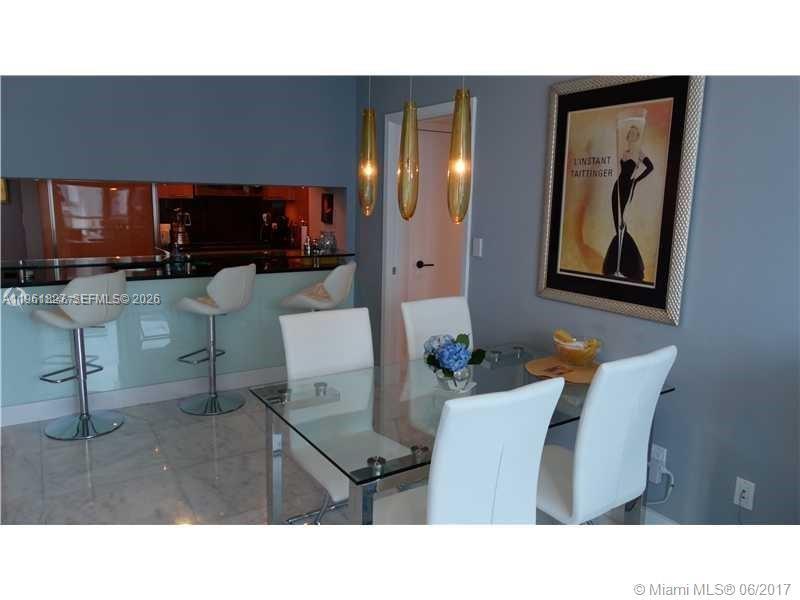 6801 Collins Avenue 1110 (door 1106) Property Photo 9