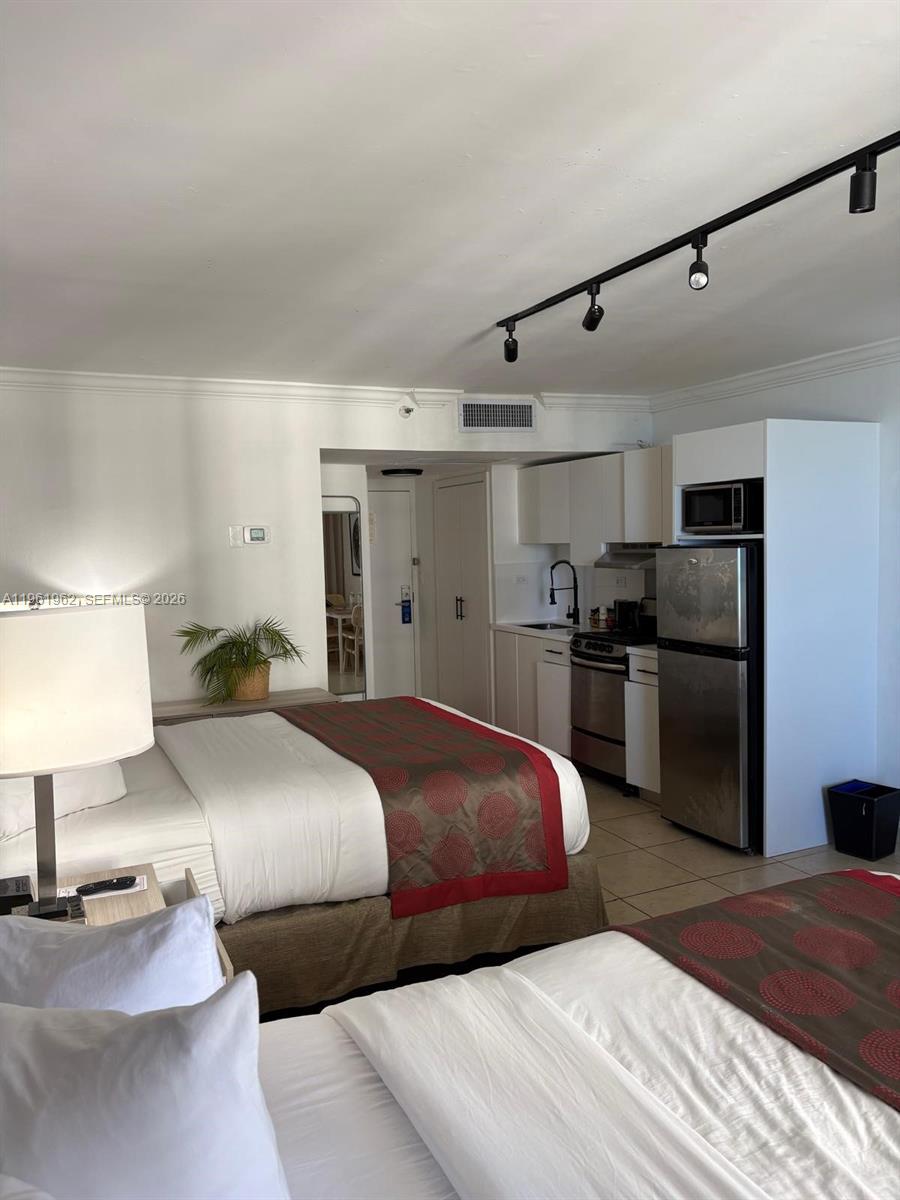 19201 Collins Avenue 820 Property Photo 1