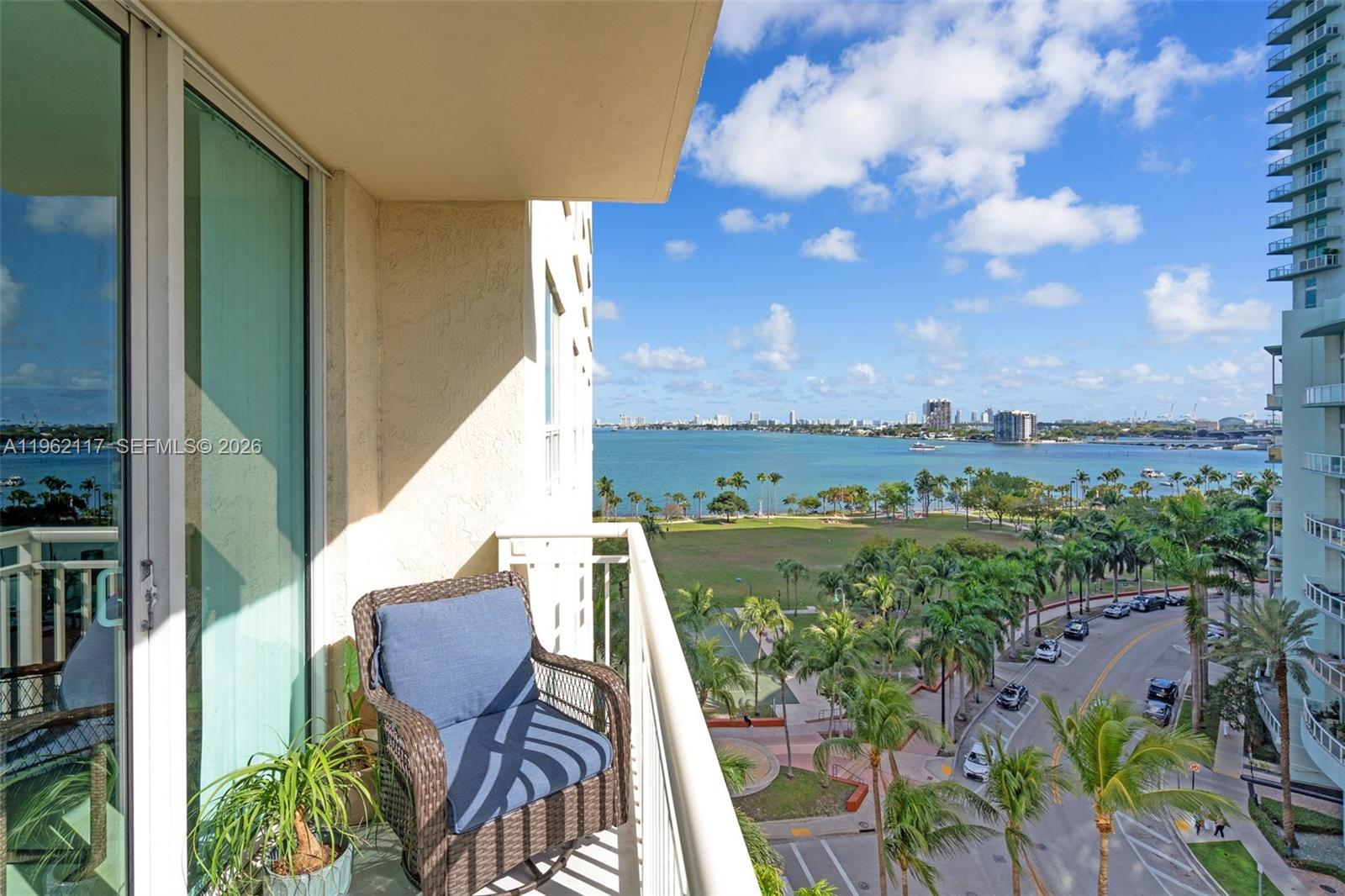 2000 N Bayshore Drive 909 Property Photo 1