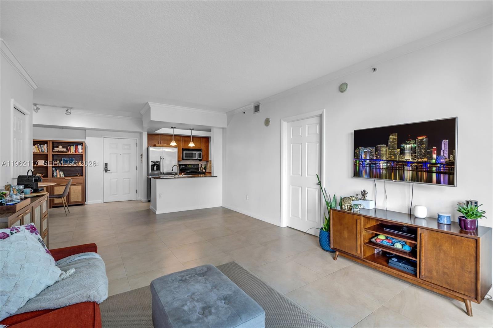 2000 N Bayshore Drive 909 Property Photo 5