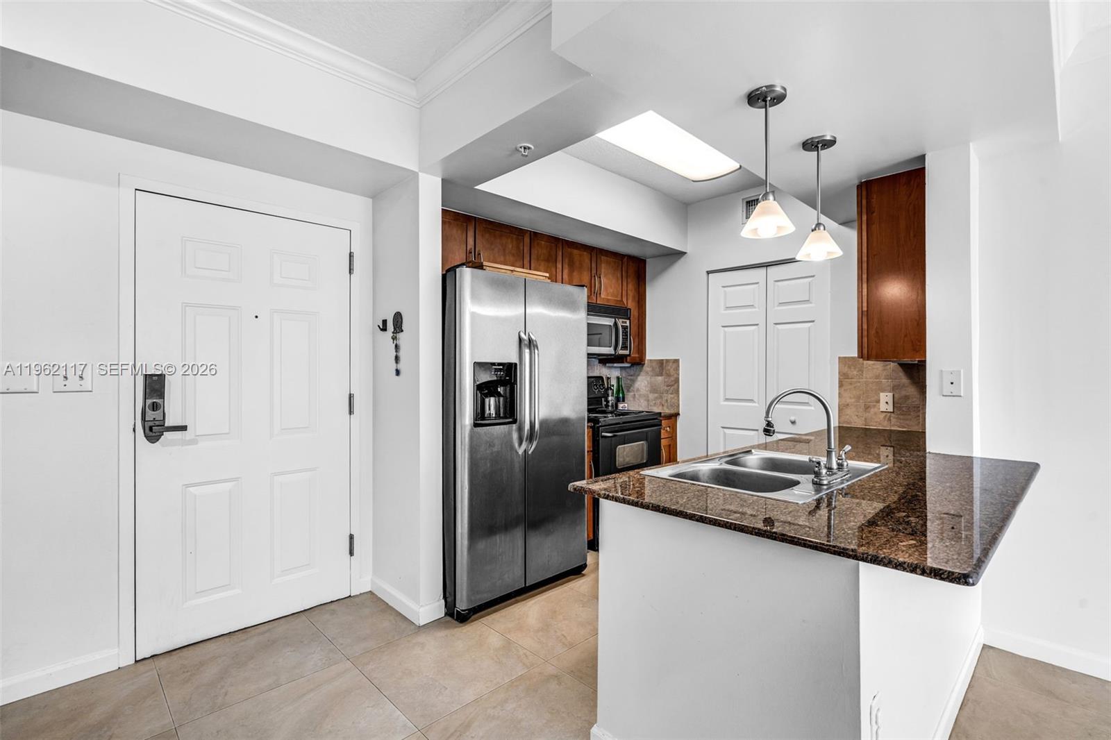 2000 N Bayshore Drive 909 Property Photo 10