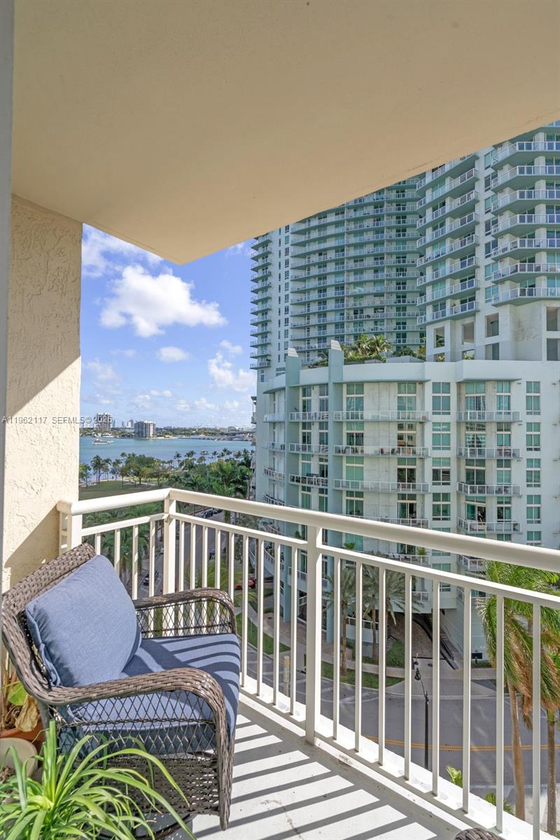 2000 N Bayshore Drive 909 Property Photo 16