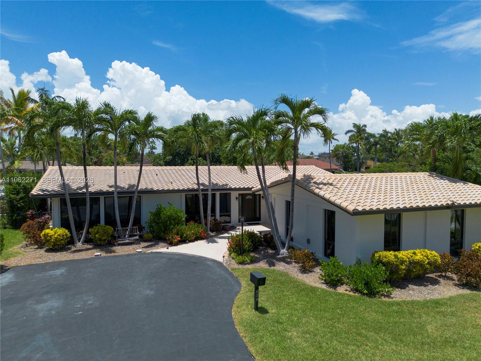 636 Hibiscus Drive Property Photo 12