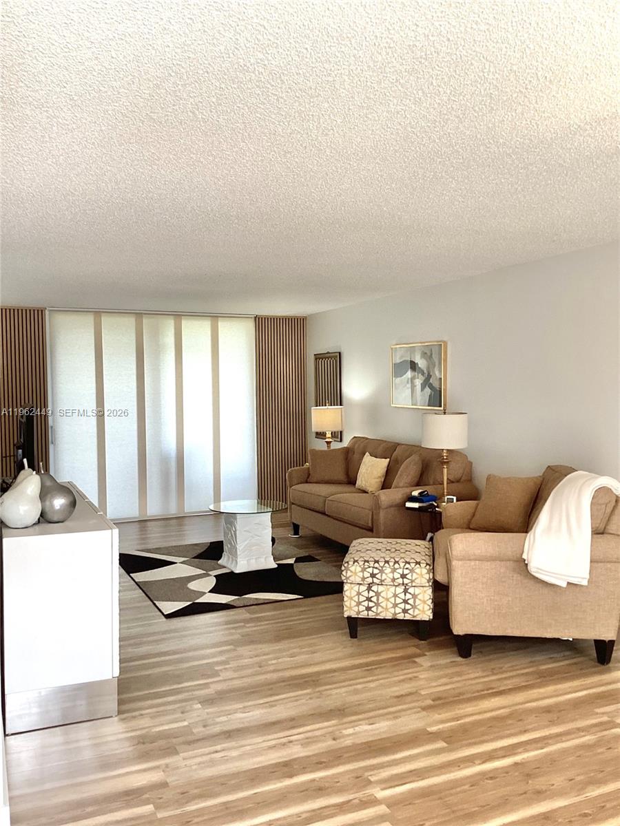 9423 S Hollybrook Lake Drive 106 Property Photo 17
