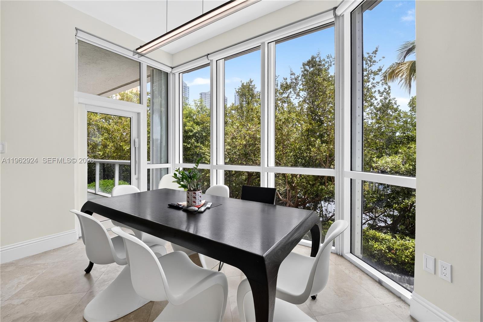 16500 Collins Avenue Th-9 Property Photo 3
