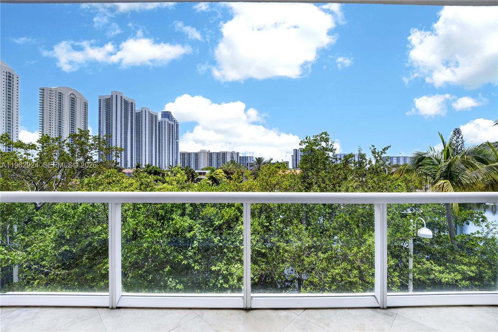 16500 Collins Avenue Th-9 Property Photo 4