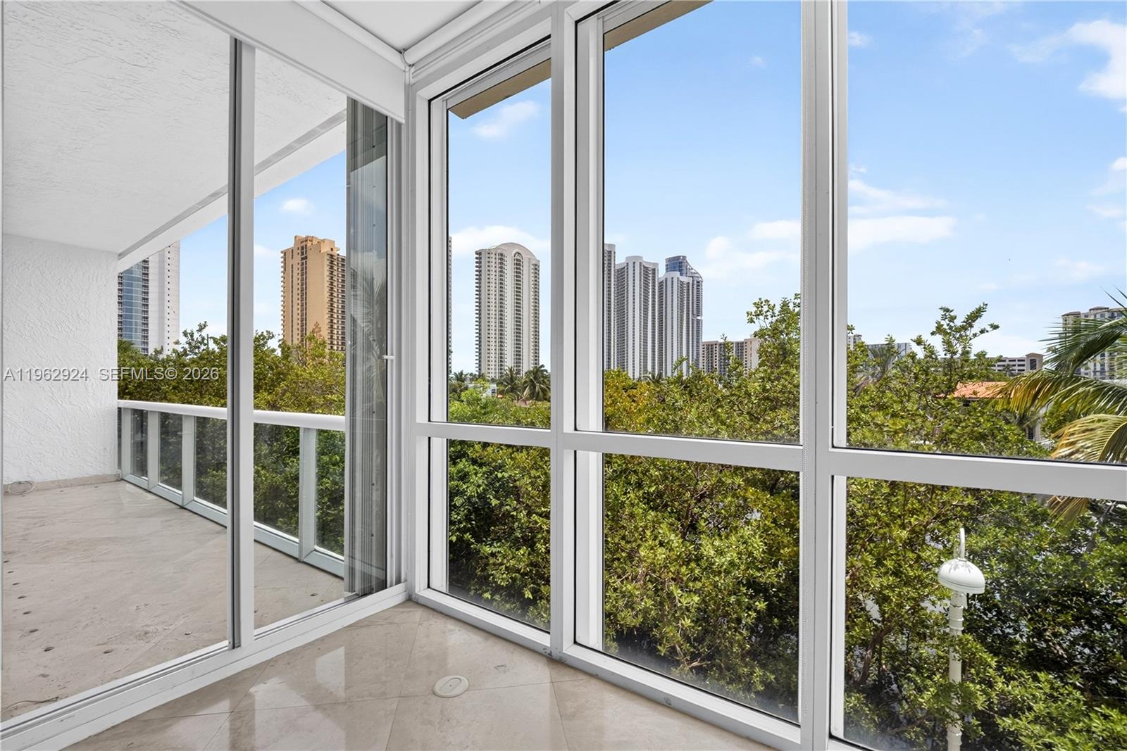 16500 Collins Avenue Th-9 Property Photo 13