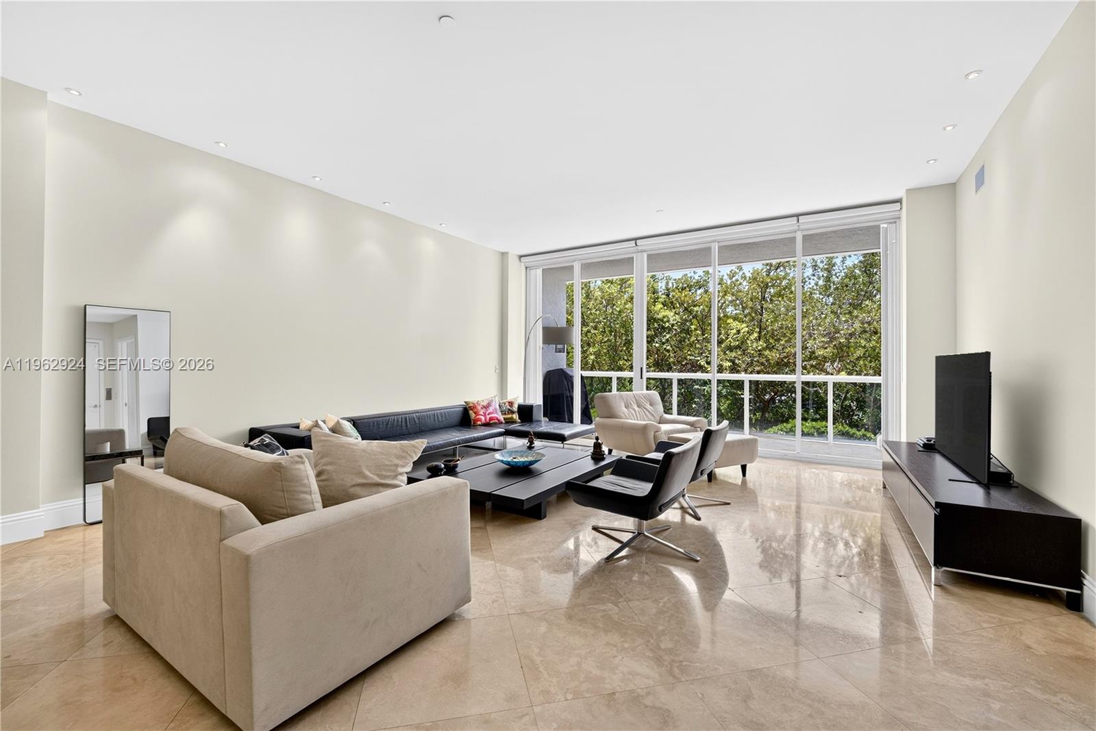 16500 Collins Avenue Th-9 Property Photo 17
