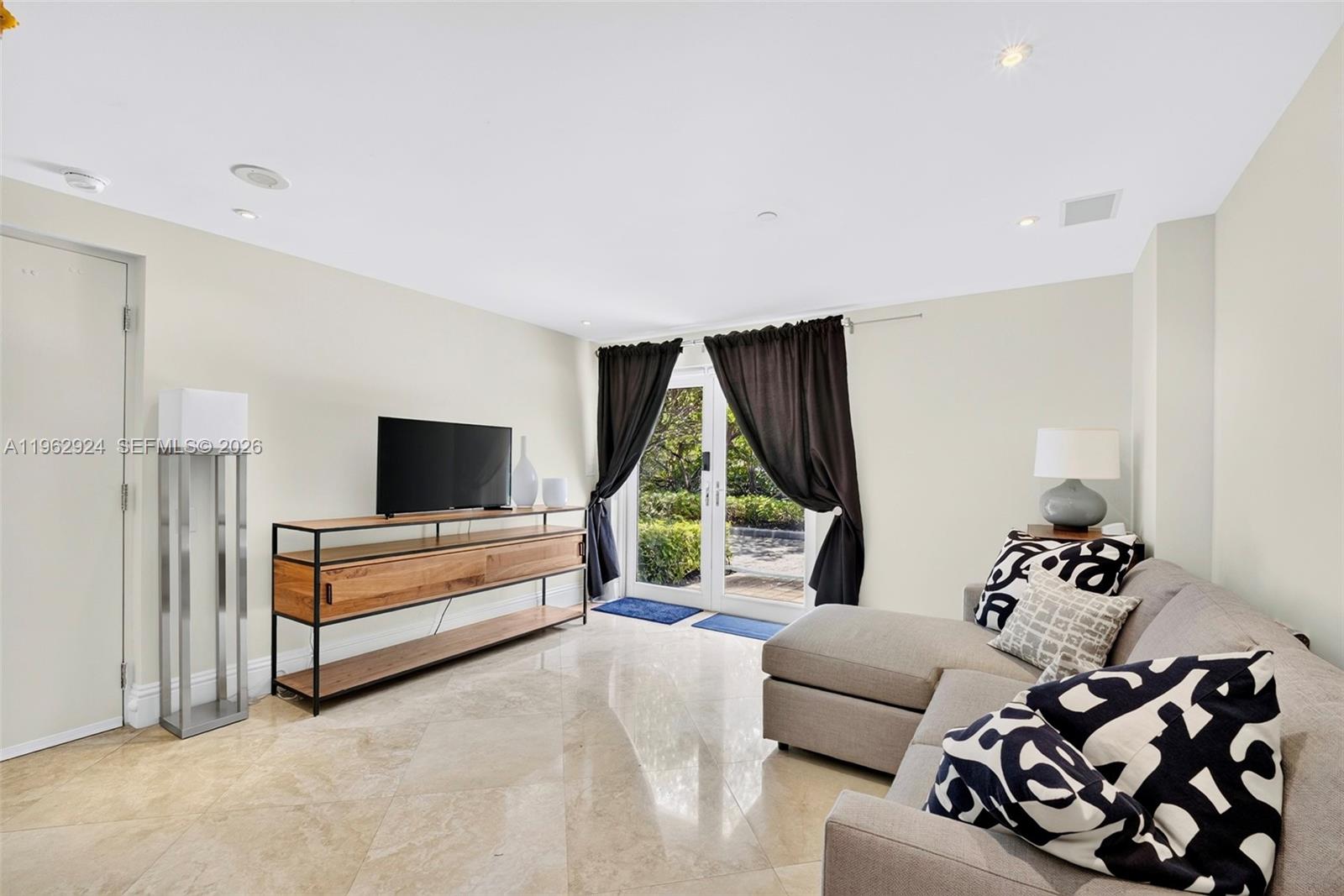 16500 Collins Avenue Th-9 Property Photo 28