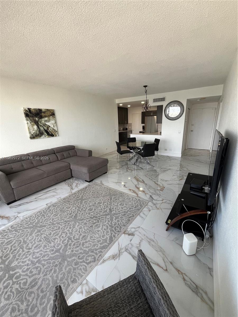A11962972 Property Photo 3