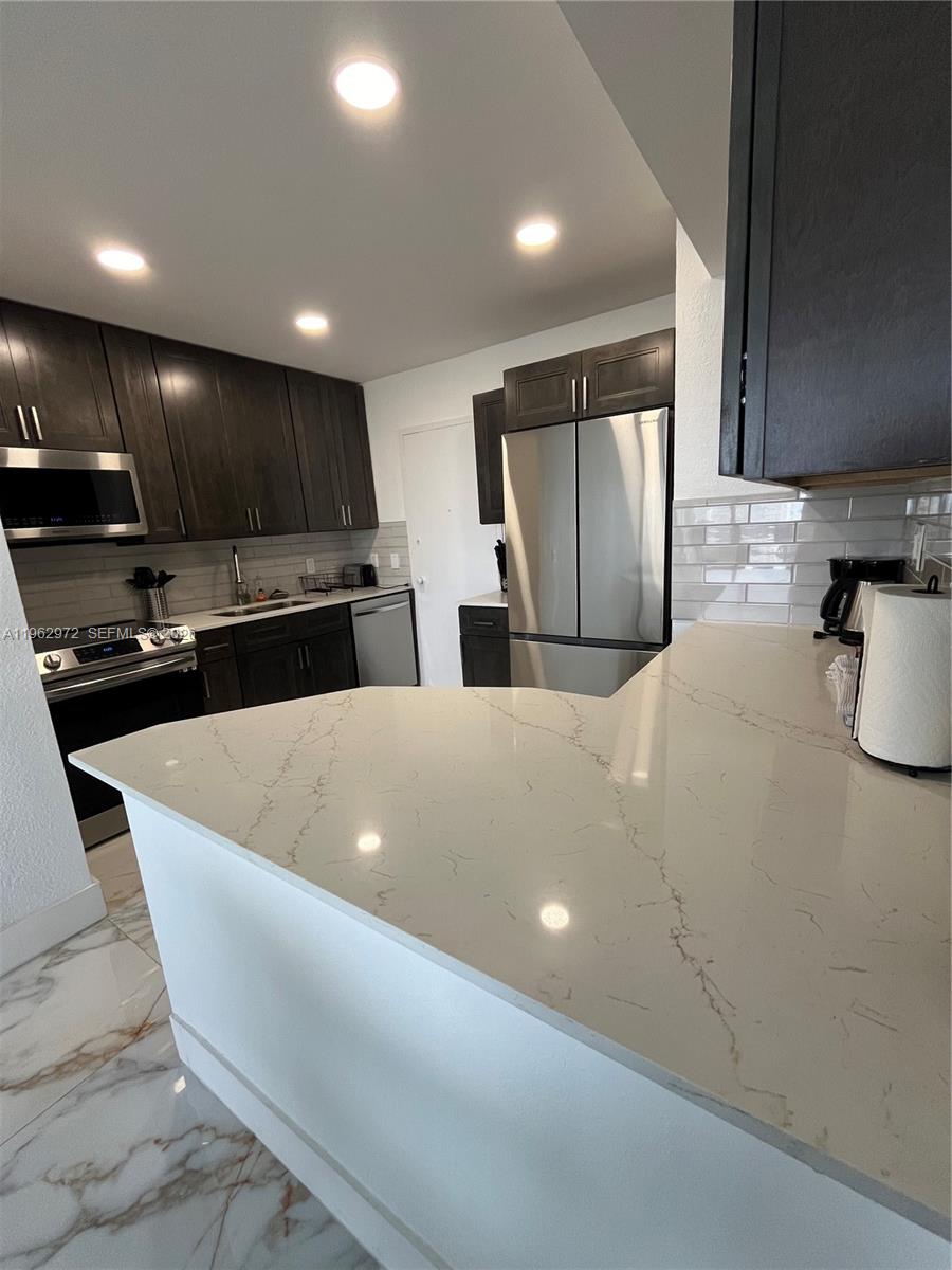 A11962972 Property Photo 4