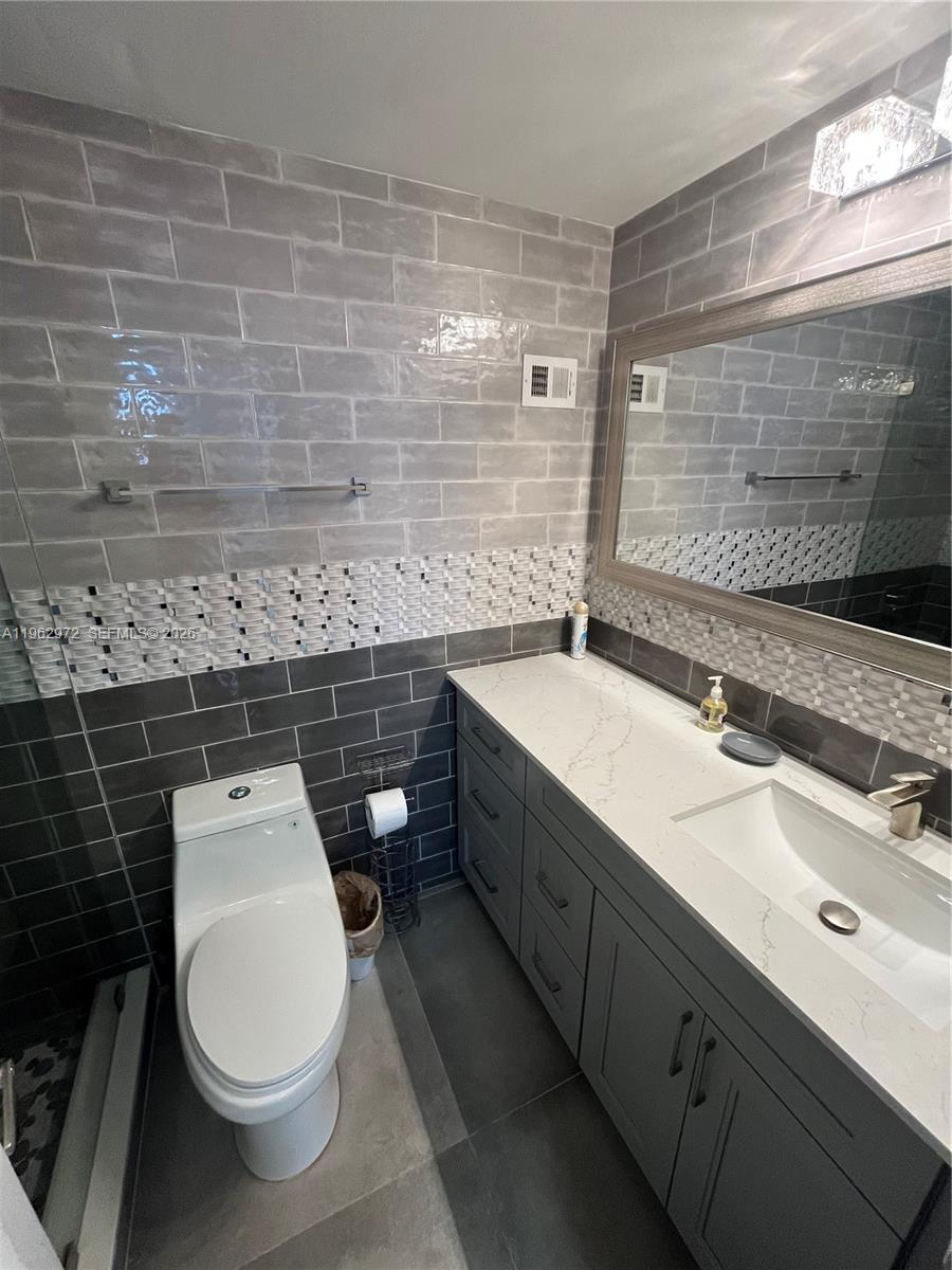 A11962972 Property Photo 14
