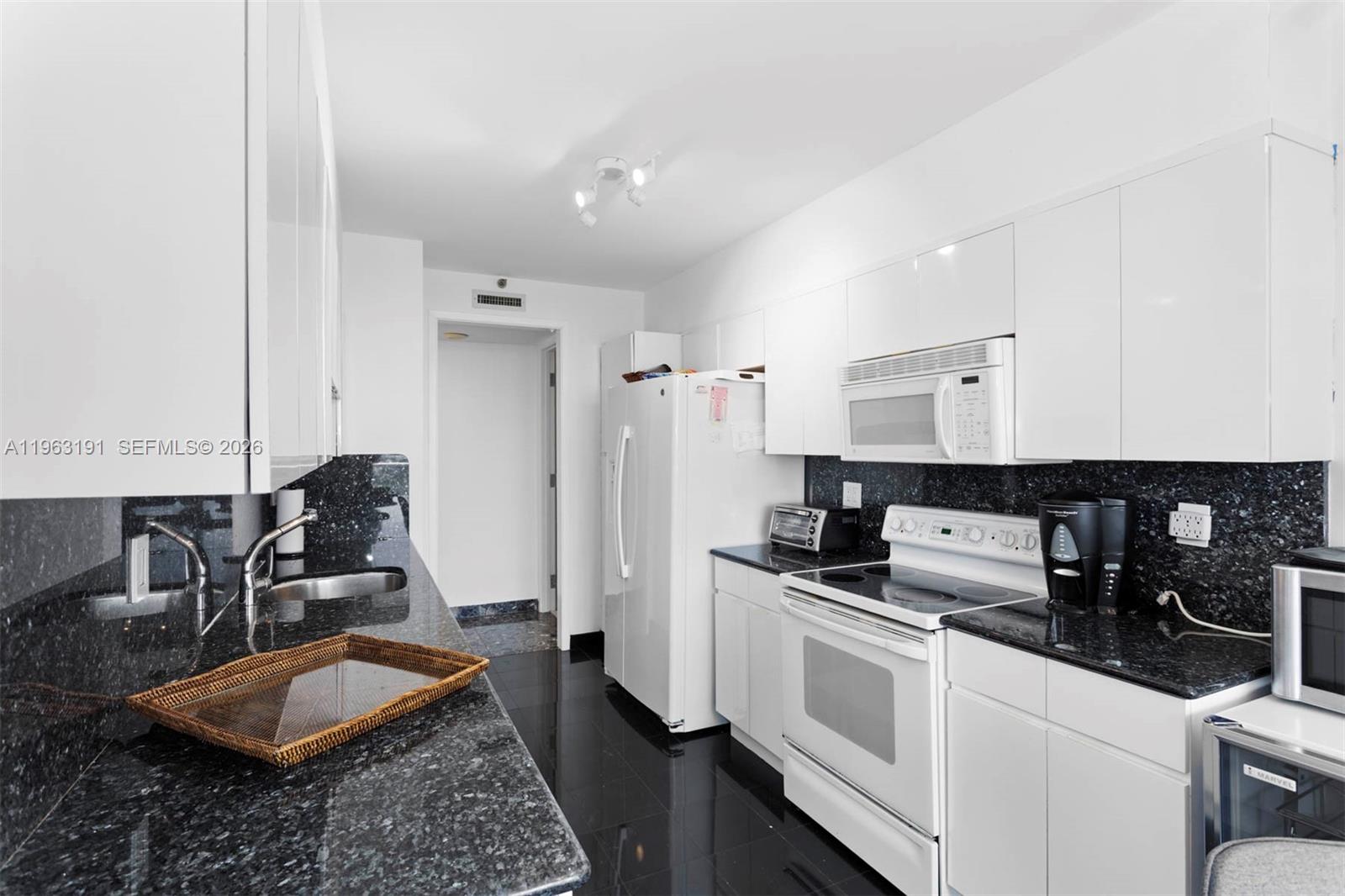 19500 Turnberry Way 20-c Property Photo 9