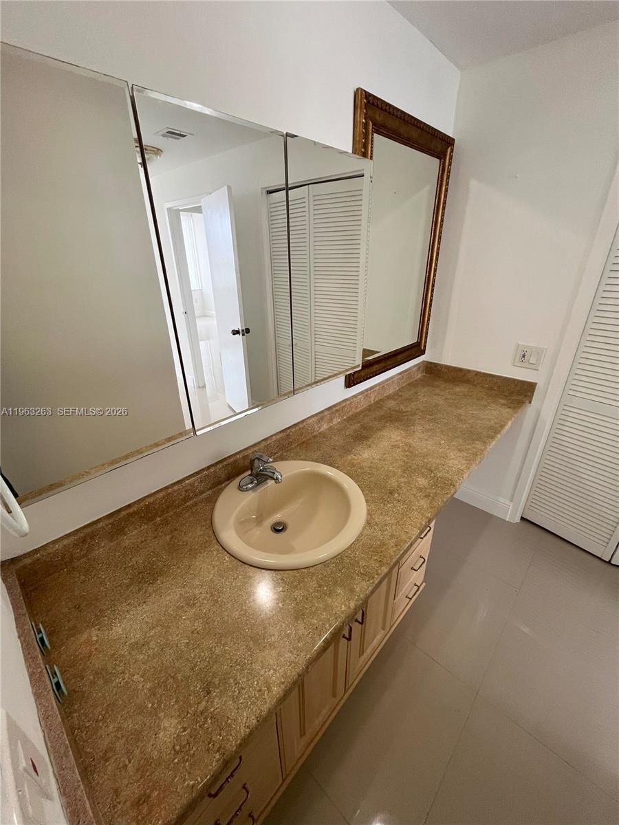 3505 S Ocean Drive 502 Property Photo 18
