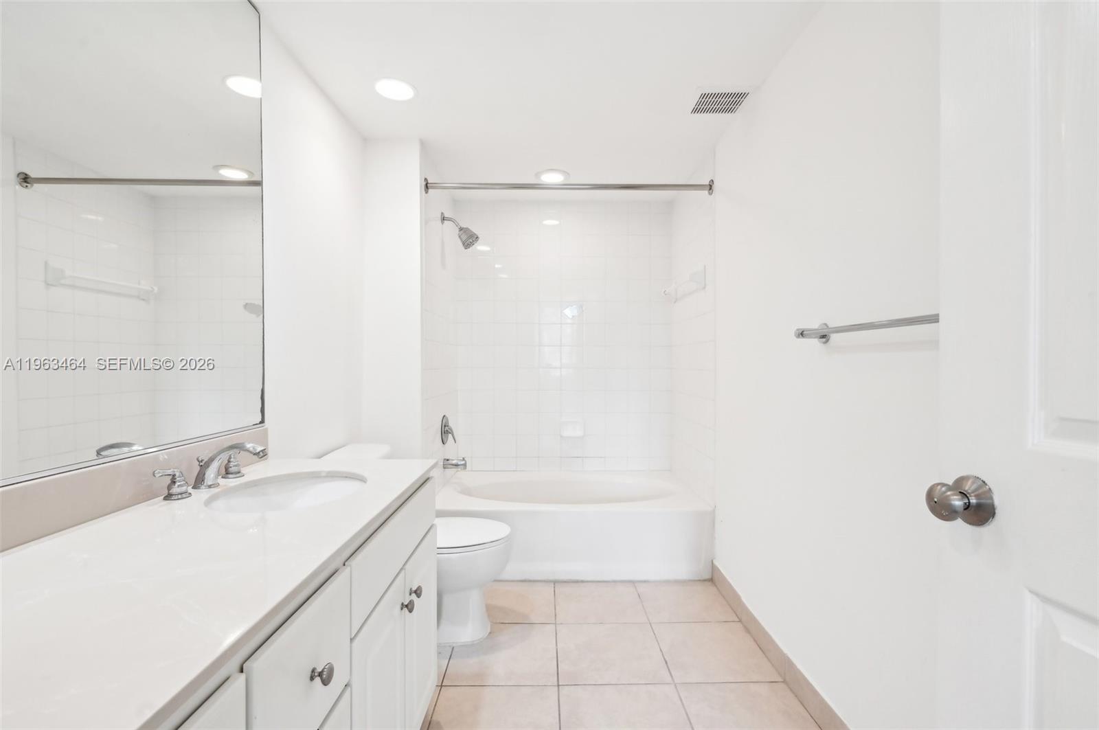 2000 N Bayshore Drive 304 Property Photo 4